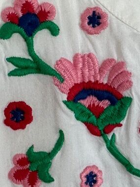 NWT, ROS-GARDEN, ISABEL DRESS IN WHITE WITH DARLING EMBROIDERY!!